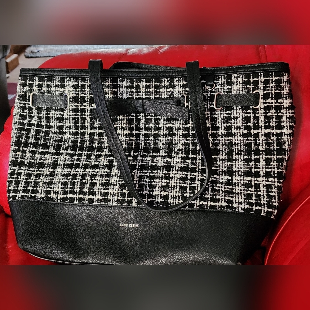 Annie Klein Black & White Tweed Handbag With Card Holder BENIFITS CHARITY